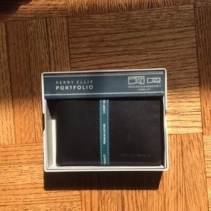 Perry Ellis Leather Wallet NWT